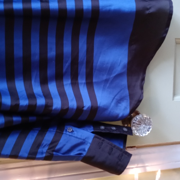 Women's Kenar S blk royal blue faux silk triple button cuff dbl pocket blouse - Picture 7 of 7